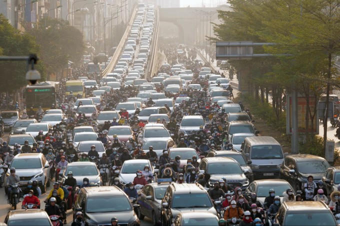 Một cảnh ùn tắc giao thông tại Hà Nội. (Hình: M.Thương)