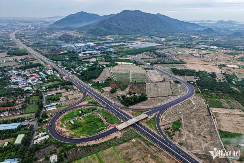 Đồng Nai hôm nay không chỉ là miền đất của những công trình, mà còn là miền đất của niềm tin, ý chí và khát vọng phát triển.