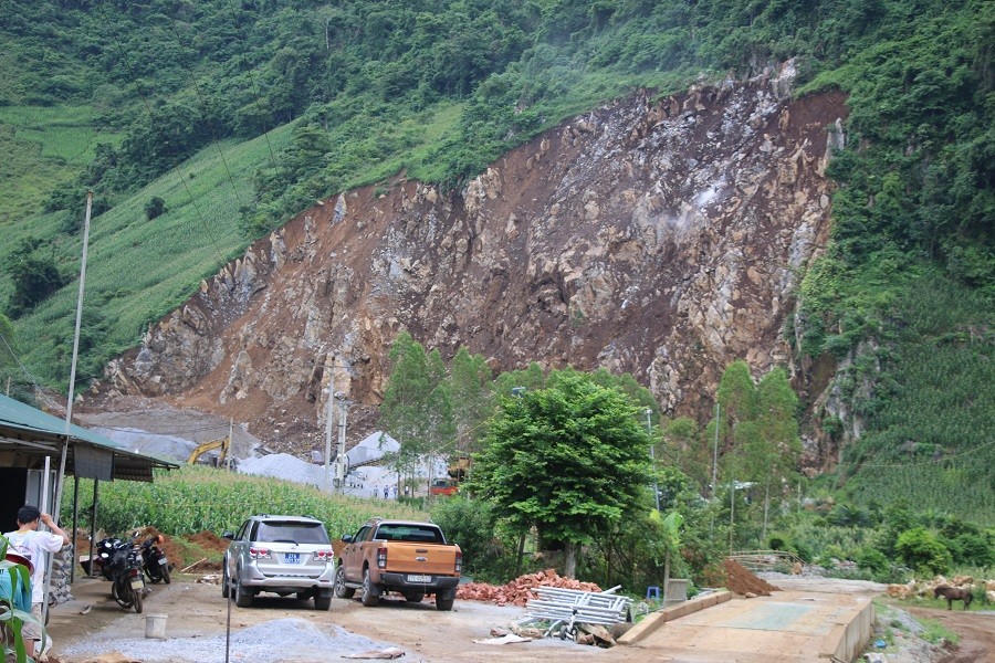 Mỏ đá Búng Lao của Công ty TNHH Tới Hạnh tại xã Búng Lao được UBND tỉnh Điện Biên cấp phép khai thác tháng 5/2021, thời gian khai thác là 18 năm.