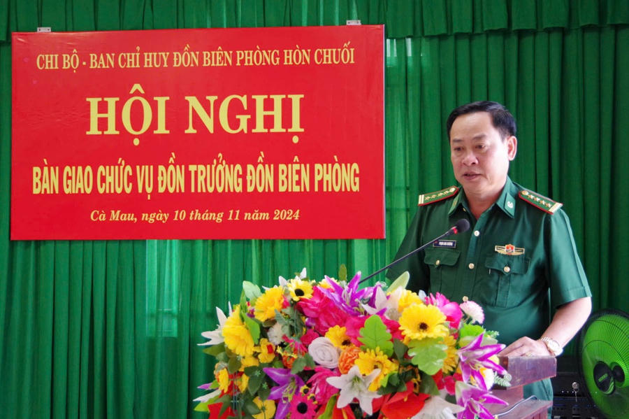 Đại tá Phạm Anh Chương - Chỉ huy trưởng BĐBP tỉnh Cà Mau phát biểu tại Hội nghị.