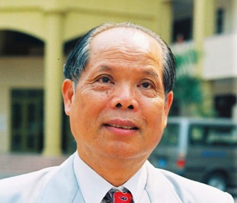PGS.TS Bùi Hiền là một nhà giáo có gần 30 năm công tác giảng dạy Tiếng Nga - người đưa ra đề xuất cải tiếng tiếng Việt.