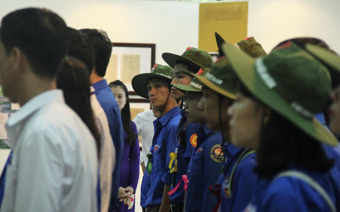 140 đoàn viên, thanh niên làm Lễ Dâng hương tại bảo tàng Hồ Chí Minh (TP Huế).
