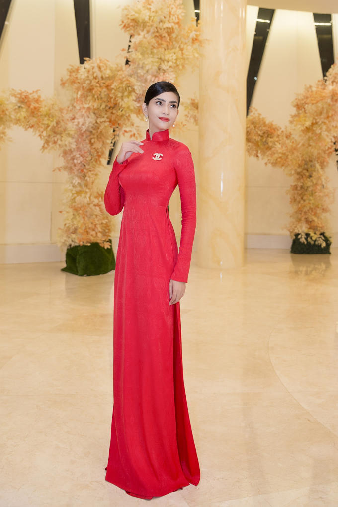 Trương Thị May diện áo dài nền nã, tìm kiếm Gương mặt Nữ sinh áo dài 2018