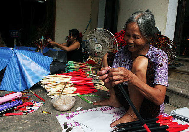 Từ người trẻ đến người già, ai cũng có thể làm ra tiền từ nghề này.