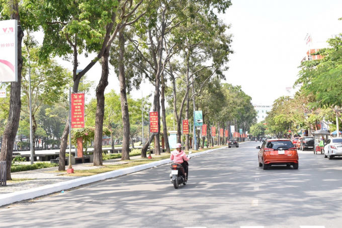 ạo không khí tưng bừng, phấn khởi trong toàn dân hướng về Đại hội.