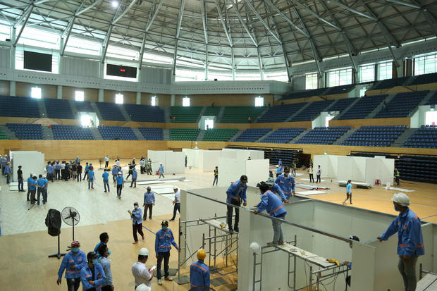 Nhan vien thi cong BV da chien Cung Tien Son