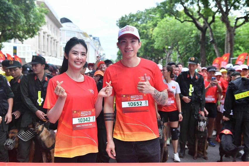 Hoa hậu Việt Nam 2010 Ngọc Hân, cầu thủ Đoàn Văn Hậu tham gia sự kiện.