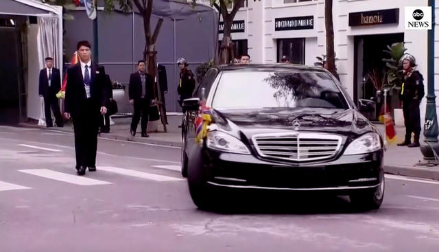Xe đưa ông Kim đến Metropole, nơi ông Trump đã có mặt, chuẩn bị cho Hội nghị thượng đỉnh lần 2.