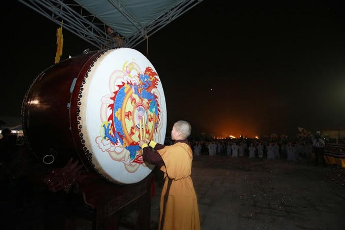 Hàng ngàn người dự Đêm hội Hoa đăng Tây Thiên