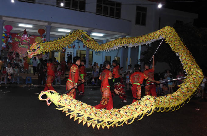 Biểu diễn múa Rồng