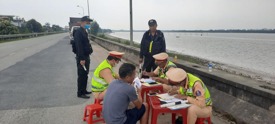 Nhiều chủ phương tiện vi phạm bị Tổ công tác phát hiện xử lý
