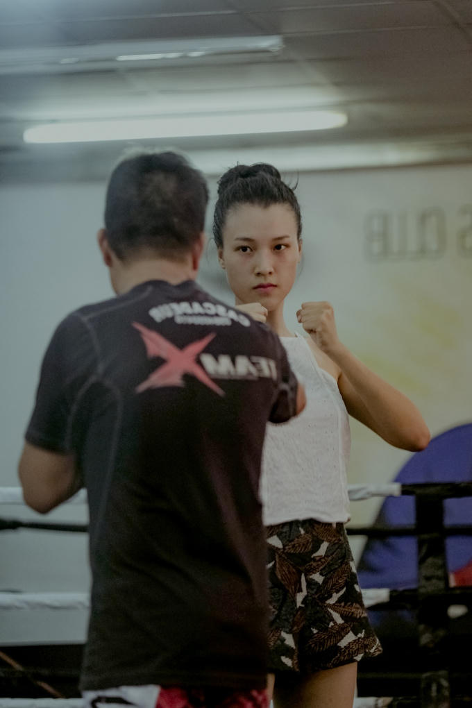 Hoàng Oanh tiết lộ hậu trường tập luyện cực khổ cho vai diễn đại ca Mỹ Dung trong Những tháng năm rực rỡ