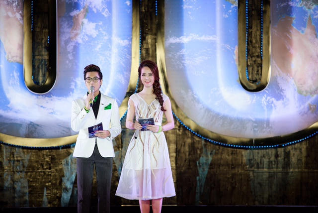 Thuỵ V&acirc;n c&ugrave;ng c&aacute;c nghệ sĩ ho&agrave; m&igrave;nh với h&agrave;ng ngh&igrave;n bạn trẻ hưởng ứng 'Giờ Tr&aacute;i Đất'