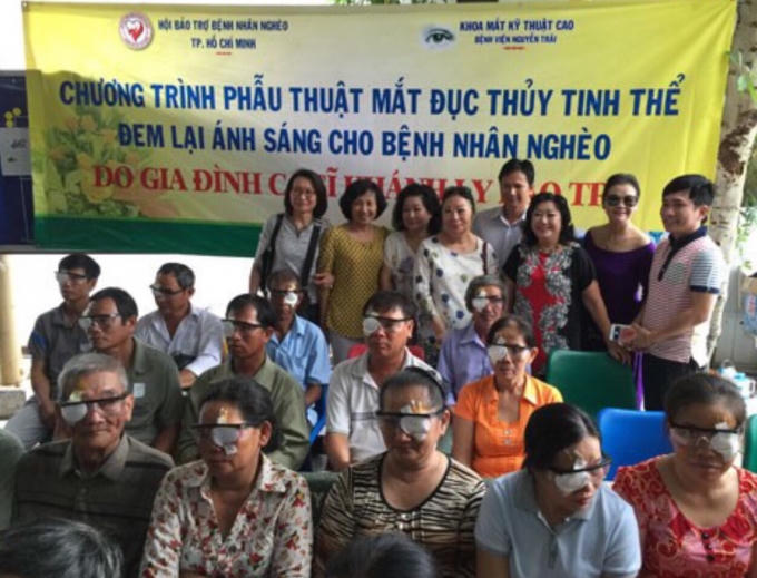 Ca sĩ Khánh Ly và Quang Thành thực hiện công tác thiện nguyện tại T.P Hồ Chí Minh