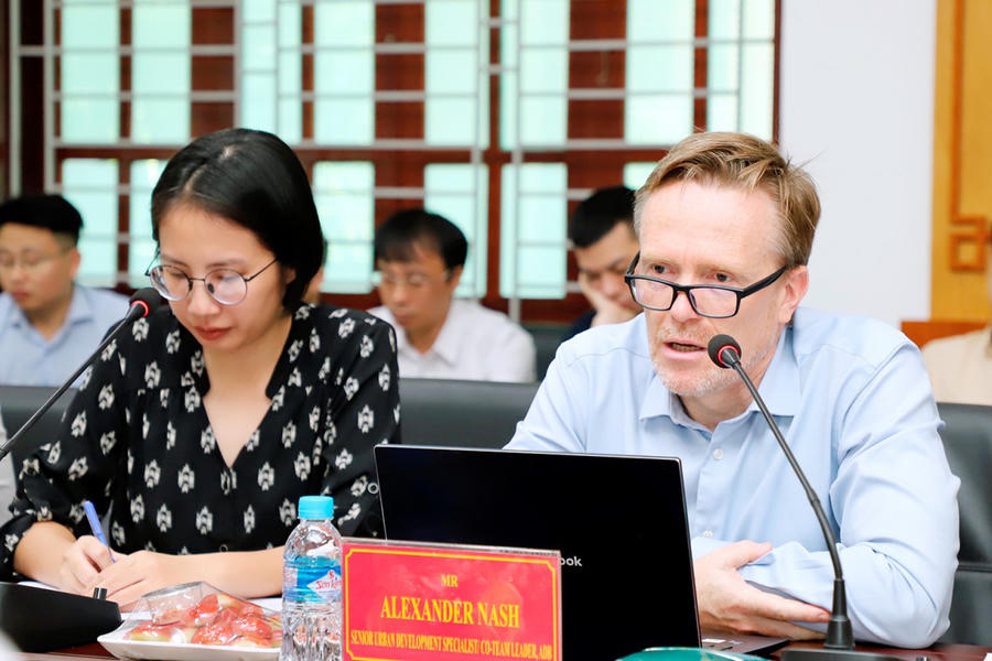Thành viên đoàn công tác của ADB tại Việt Nam đánh giá cao về trách nhiệm của các bộ, ngành Trung ương, UBND tỉnh, sở, ngành cấp tỉnh và UBND thành phố Hà Tĩnh.