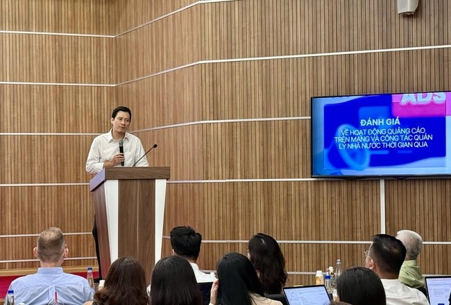 Ông Lê Quang Tự Do - Cục trưởng Cục Phát thanh, truyền hình và Thông tin điện tử thông tin về việc khuyến khích các nhãn hàng, đại lý quảng cáo áp dụng quảng cáo trong danh sách "White List" (Ảnh: Bộ Văn hóa, Thể thao và Du lịch)