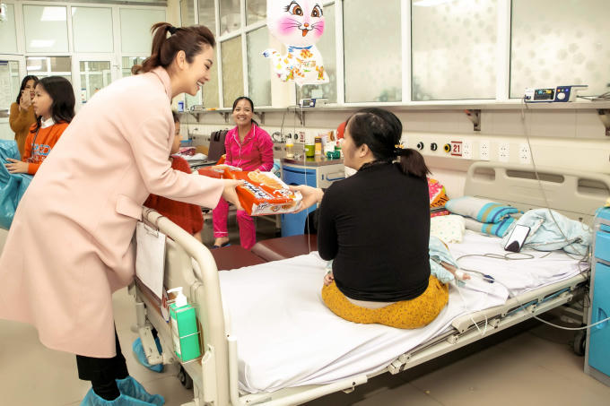 Chương trình tự thiện kết hợp với Quỹ hỗ trợ bênh nhi VN trao tặng 4 máy truyền dịch và bơm tiêm và hỗ trợ 50 trường hợp khó khăn điều trị tại Bệnh viện Nhi Trung Ương Hà Nội.