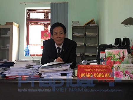 Ông Hoàng Công Hải - Trưởng phòng Đào tạo, bồi dưỡng (Sở Giáo dục tỉnh Sơn La) trao đổi với Phapluatplus. Ảnh: Loan Bảo.