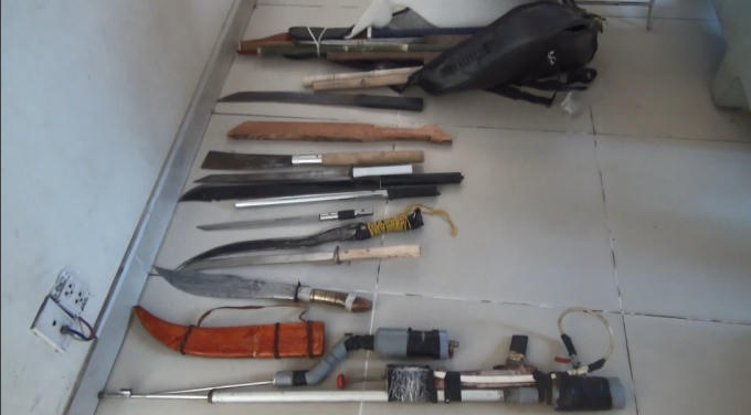 Hung khí cơ quan công an thu giữ của các đối tượng (Ảnh: Hà Bắc)