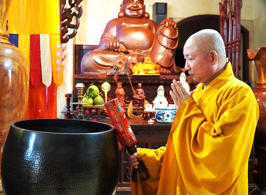 Thượng toạ Thích Minh Hoàng - trụ trì chùa Long Khánh.