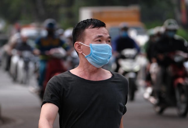 Sau một tuần cách ly toàn xã hội, từ sáng 8/4, đường phố cũng đông đúc trở lại.