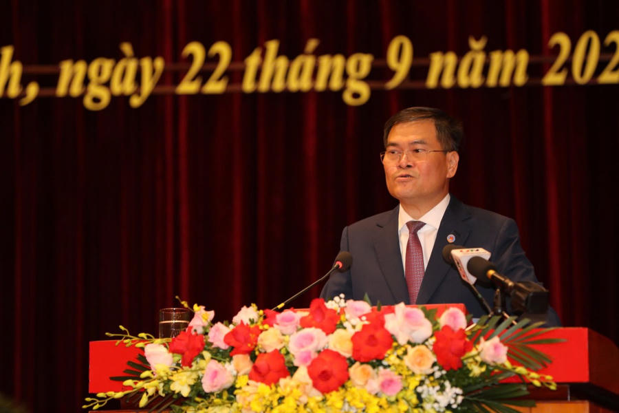 Tân Phó Bí thư Tỉnh ủy Quảng Ninh ông Bùi Văn Khắng, phát biểu nhận nhiệm vụ.
