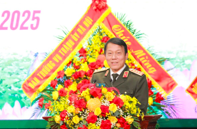 Đại tướng Lương Tam Quang- Ủy viên Bộ Chính trị, Bí thư Đảng ủy Công an Trung ương, Bộ trưởng Bộ Công an phát biểu tại buổi lễ.
