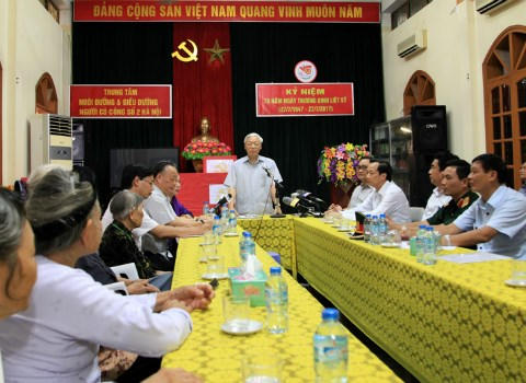 Tổng Bí thư bày tỏ sự vui mừng khi được đến thăm Trung tâm nuôi dưỡng và điều dưỡng người có công số 2 Hà Nội.