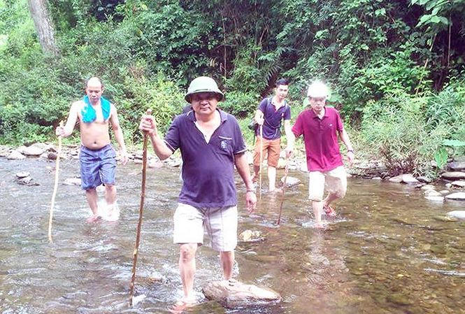 Tướng Hồ Sỹ Tiến dẫn đầu Tổ công tác vào hiện trường vụ trọng án xảy ra ở Nghệ An năm 2015 (Ảnh: Cục cảnh sát hình sự cung cấp).