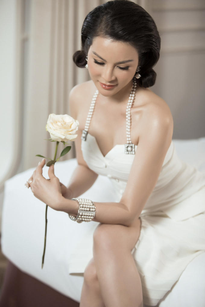 MC Thanh Mai khéo khoe vóc dáng qua loạt đầm ôm dáng quyến rũ như gái đôi mươi