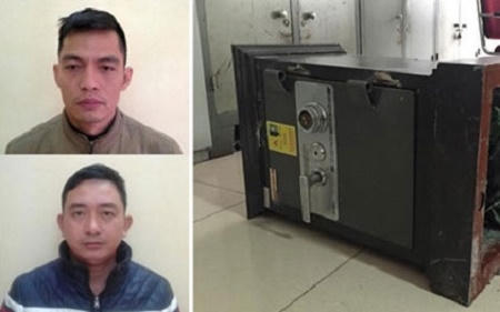 Đối tượng Giang và đối tượng Đoàn cùng tang vật tại cơ quan công an.