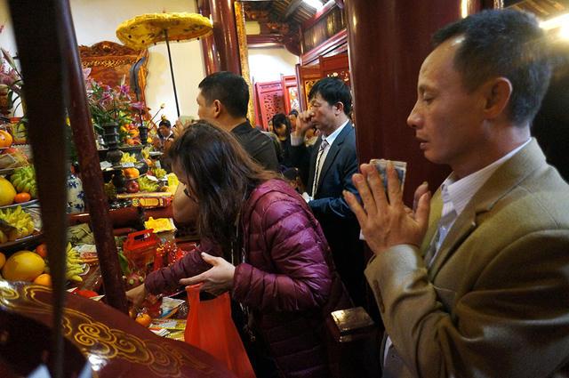 Đền Ngọc Sơn nằm trong quần thể di tích Hồ Gươm, đã được công nhận di tích lịch sử - văn hóa từ năm 1980. Đây là nơi linh thiêng, điểm đến không thể thiếu của người dân Hà Nội trong ngày đầu năm mới.