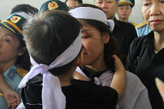 Các anh ra đi quá đột ngột để lại nỗi đau thuong xót xa vô bờ bến.