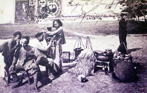 Họ rong ruổi hành nghề khắp các ngõ ngách