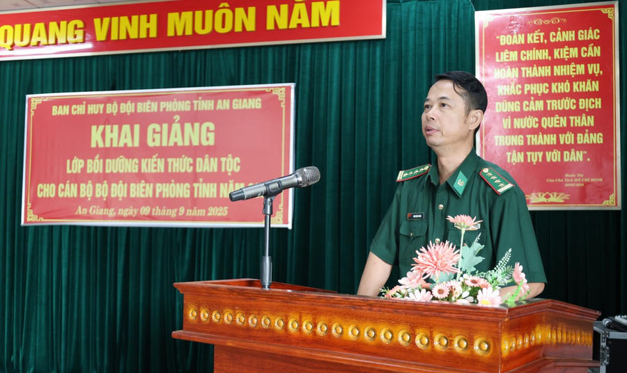 Đại tá Doãn Đình Tránh, Phó Chính ủy Ban Chỉ huy Bộ đội Biên phòng tỉnh An Giang phát biểu.
