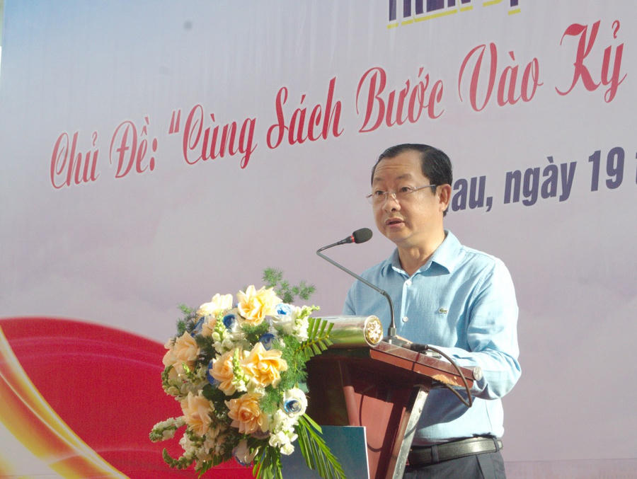 Ông Nguyễn Quốc Thanh - Tỉnh ủy viên, Giám đốc Sở Văn hoá - Thể thao và Du lịch tỉnh Cà Mau, phát biểu tại lễ phát động Ngày Sách và Văn hoá đọc.
