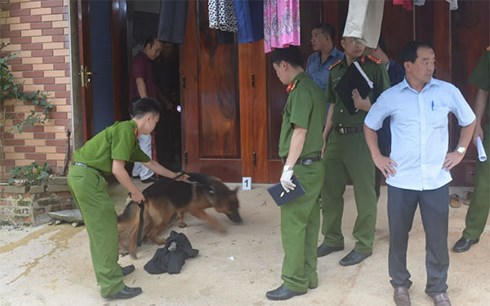 Lực lượng chức năng khám nghiệm hiện trường vụ trọng án. Ảnh: VOV