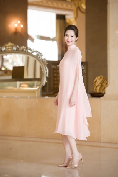 Hoa hậu Thu Thảo trong sự kiện kỷ niệm 10 năm của một thương hiệu mà cô làm Đại sứ.