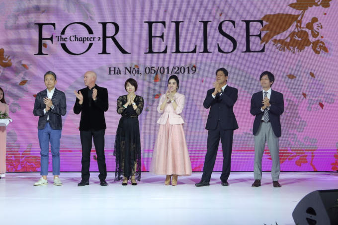 Đặng Thu Thảo đẹp không tì vết sau sinh con đầu lòng