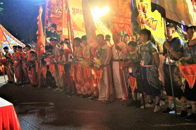 14 đội Lân tham gia tranh tài.