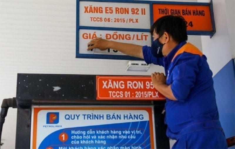 Giá xăng RON95-III tăng lần thứ 3 liên tiếp. (Ảnh minh họa: VTC)