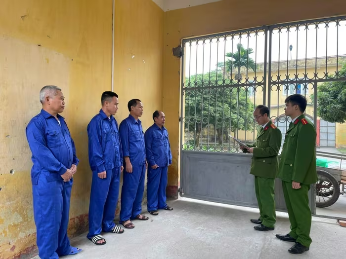 Các bị can bị khởi tố. Ảnh: Công an Hưng Yên.