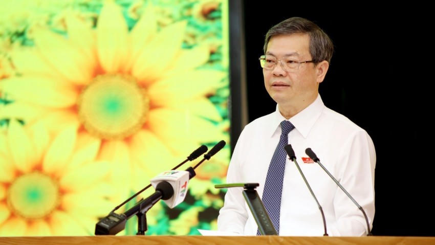 Ông Nguyễn Văn Sơn, Chủ tịch Hội đồng nhân dân tỉnh Tuyên Quang phát biểu tại kỳ họp.