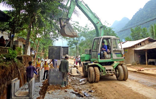 Một đoạn Quốc lộ 217 đang được thi công nâng cấp, mở rộng. Ảnh Internet