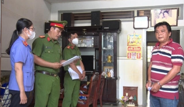 Buôn bán hàng giả là phụ gia, đối tượng bị bắt giữ