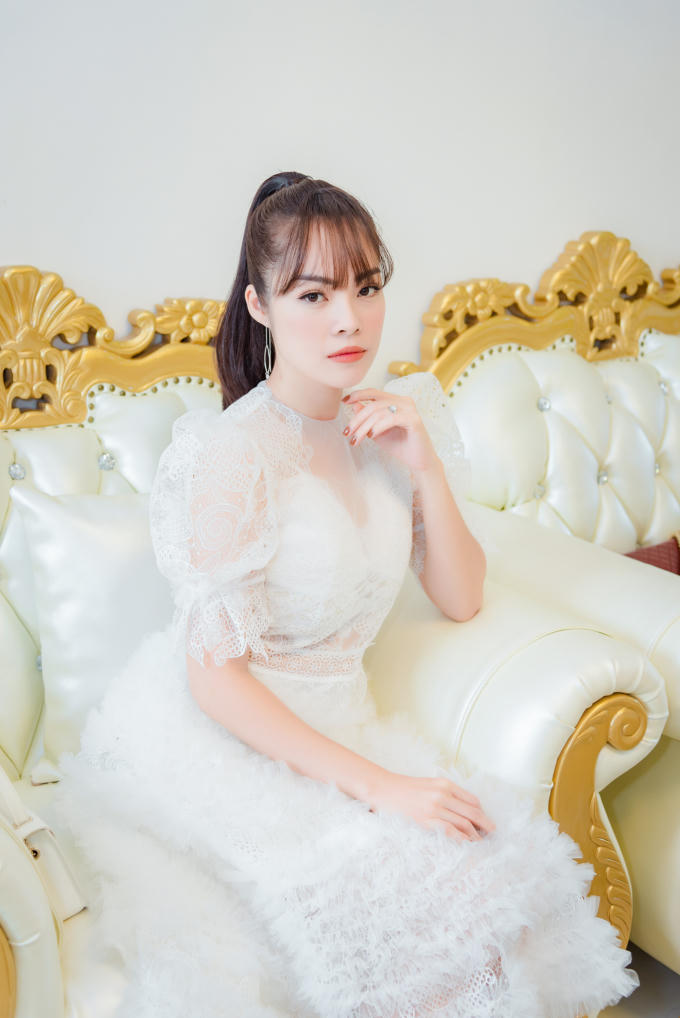 Dương Cẩm Lynh tươi tắn ở sự kiện sau ly hôn