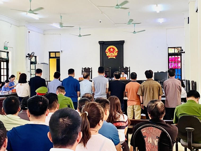 Các bị cáo trong phiên toà.