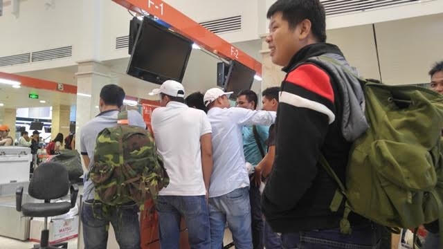 Tại sân bay Tân Sơn Nhất, màn hình hiển thị dành cho khách hàng vẫn chưa thể vận hành. Ảnh: Như Sỹ