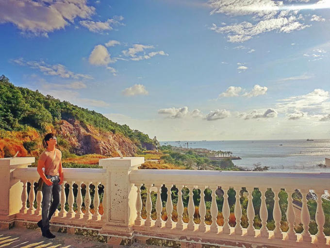 Nathan Lee t&igrave;nh cảm mừng sinh nhật mẹ tiến sĩ, h&eacute; lộ căn villa chục triệu đ&ocirc; tr&ecirc;n biển Vũng T&agrave;u