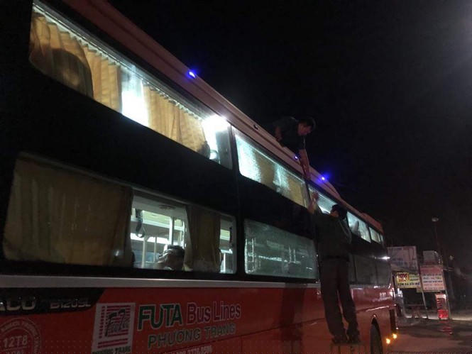 Khách hoảng loạn vì cả chục xe giường nằm bị ném đá trong đêm - ảnh 2